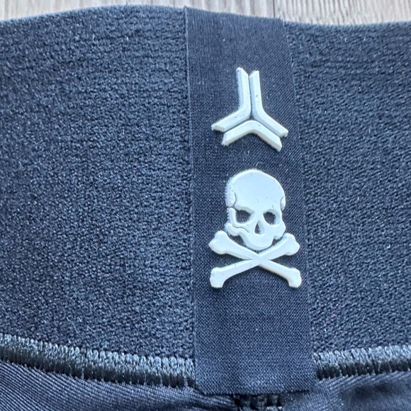 ULTRACOR x SoulCycle Scatter Skull Leggings Size Medium Women’s workout pants - Picture 10 of 10